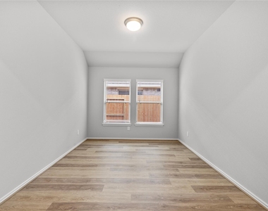 10414 Starfire Yellow Drive - Photo Thumbnail 7
