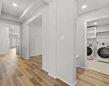 10414 Starfire Yellow Drive - Photo Thumbnail 4