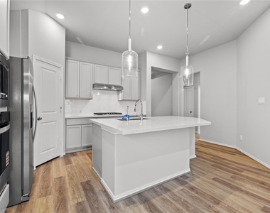 10414 Starfire Yellow Drive - Photo Thumbnail 11
