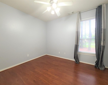 7015 Pinefern Lane - Photo Thumbnail 12