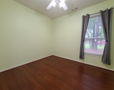 7015 Pinefern Lane - Photo Thumbnail 13