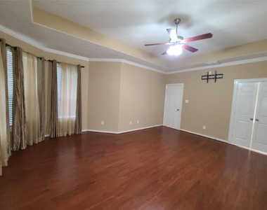 7015 Pinefern Lane - Photo Thumbnail 9