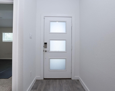14209 Silver Maple Court - Photo Thumbnail 7