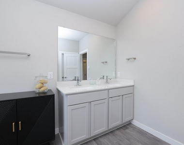 14209 Silver Maple Court - Photo Thumbnail 26