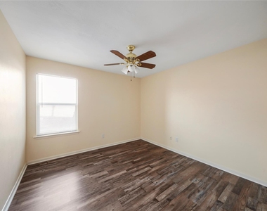 20410 Pomegranate Lane - Photo Thumbnail 8