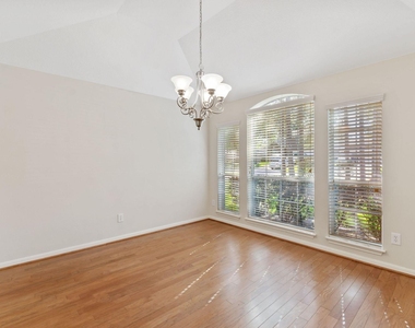 14 N Queenscliff Circle - Photo Thumbnail 2