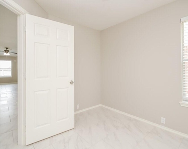 6027 Water Violet Lane - Photo Thumbnail 11
