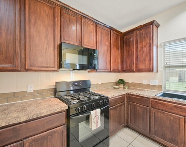 7514 Boxwood Ridge Lane - Photo Thumbnail 6