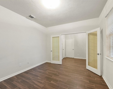 7514 Boxwood Ridge Lane - Photo Thumbnail 13