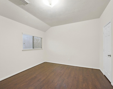 7514 Boxwood Ridge Lane - Photo Thumbnail 23