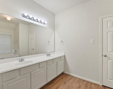 7514 Boxwood Ridge Lane - Photo Thumbnail 16