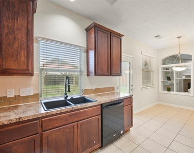 7514 Boxwood Ridge Lane - Photo Thumbnail 8