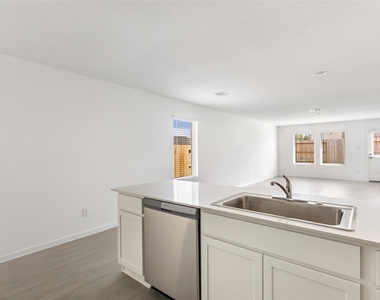 917 Capracotta Drive - Photo Thumbnail 17