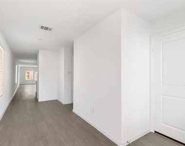 917 Capracotta Drive - Photo Thumbnail 2