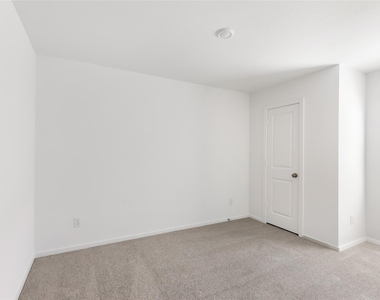 917 Capracotta Drive - Photo Thumbnail 12