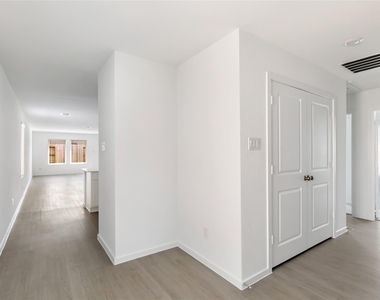 917 Capracotta Drive - Photo Thumbnail 4