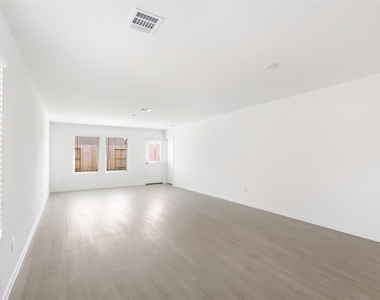 917 Capracotta Drive - Photo Thumbnail 18