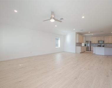 4303 Whitefish Lane - Photo Thumbnail 8
