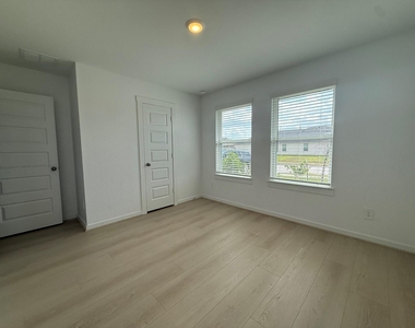 4303 Whitefish Lane - Photo Thumbnail 23