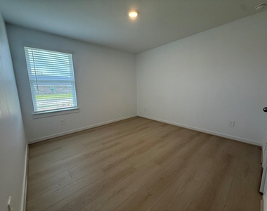 4303 Whitefish Lane - Photo Thumbnail 24