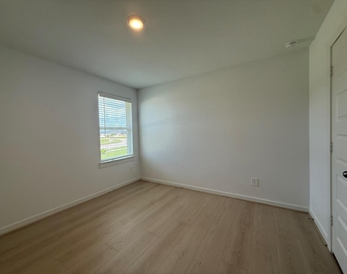 4303 Whitefish Lane - Photo Thumbnail 25