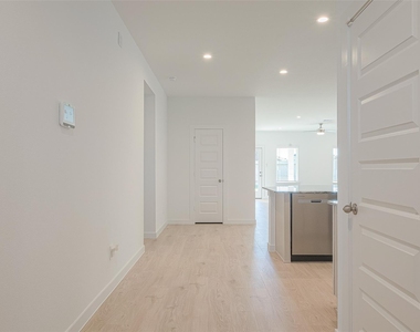 4303 Whitefish Lane - Photo Thumbnail 4