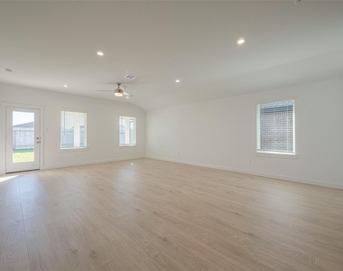 4303 Whitefish Lane - Photo Thumbnail 5