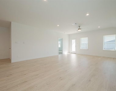4303 Whitefish Lane - Photo Thumbnail 6