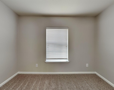 22719 Klingamans Way - Photo Thumbnail 11