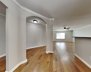 22719 Klingamans Way - Photo Thumbnail 2