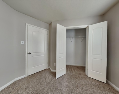 22719 Klingamans Way - Photo Thumbnail 9
