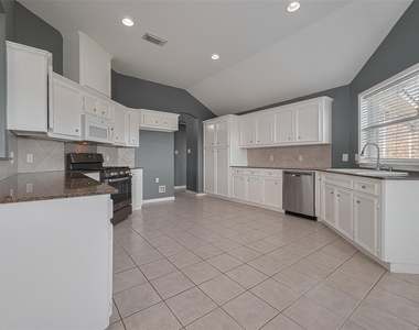 9631 Highland Pointe Drive - Photo Thumbnail 14