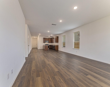 235 Pine Cavern Drive - Photo Thumbnail 6
