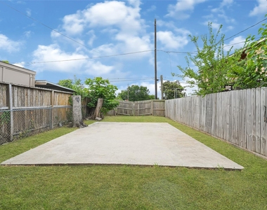 306 E 38th Street - Photo Thumbnail 23