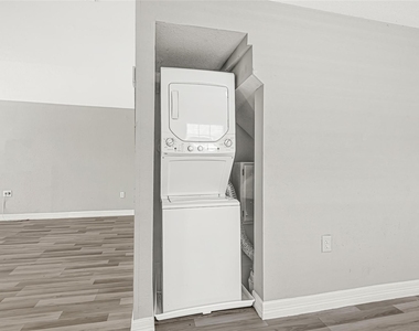 306 E 38th Street - Photo Thumbnail 8