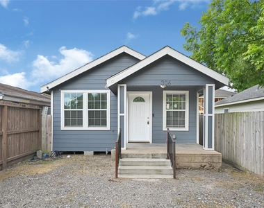 306 E 38th Street - Photo Thumbnail 1
