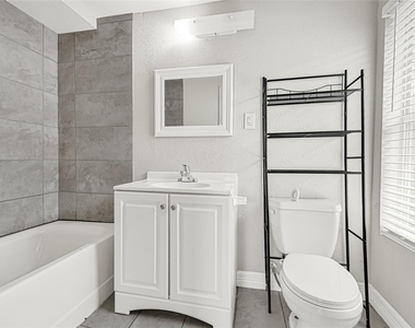 306 E 38th Street - Photo Thumbnail 14