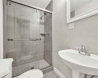 306 E 38th Street - Photo Thumbnail 22