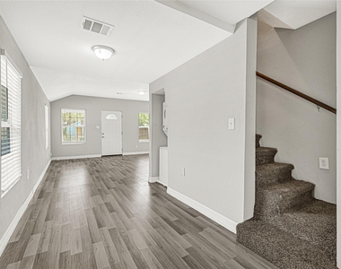 306 E 38th Street - Photo Thumbnail 11