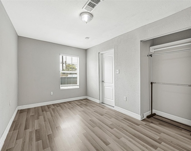 306 E 38th Street - Photo Thumbnail 14