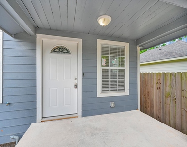 306 E 38th Street - Photo Thumbnail 3