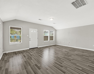 306 E 38th Street - Photo Thumbnail 6