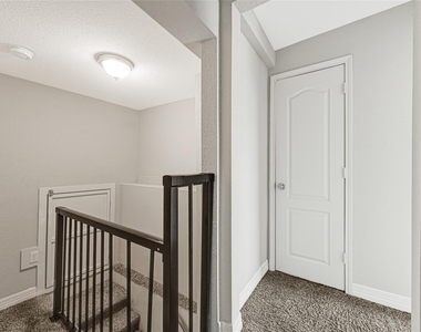 306 E 38th Street - Photo Thumbnail 17