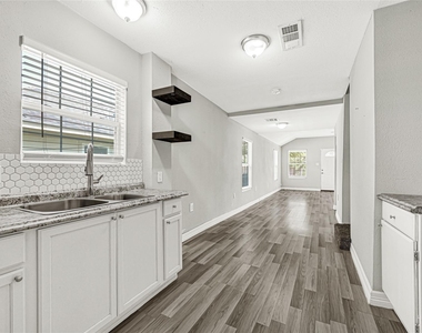 306 E 38th Street - Photo Thumbnail 12