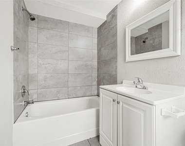 306 E 38th Street - Photo Thumbnail 15