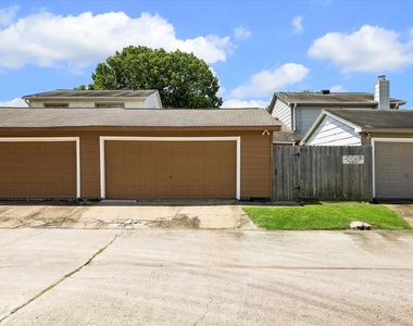 6407 S Briar Bayou Drive - Photo Thumbnail 12