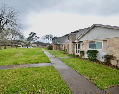 6407 S Briar Bayou Drive - Photo Thumbnail 19