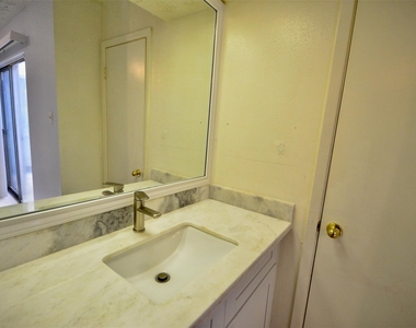 6407 S Briar Bayou Drive - Photo Thumbnail 16