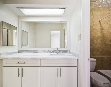 6407 S Briar Bayou Drive - Photo Thumbnail 7