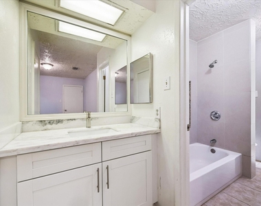 6407 S Briar Bayou Drive - Photo Thumbnail 9